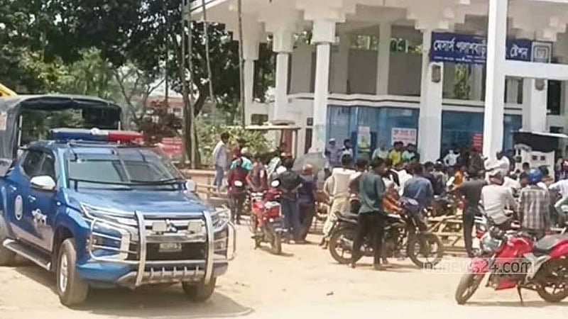 Three injured as argument over petrol line escalates to stabbing in Gaibandha