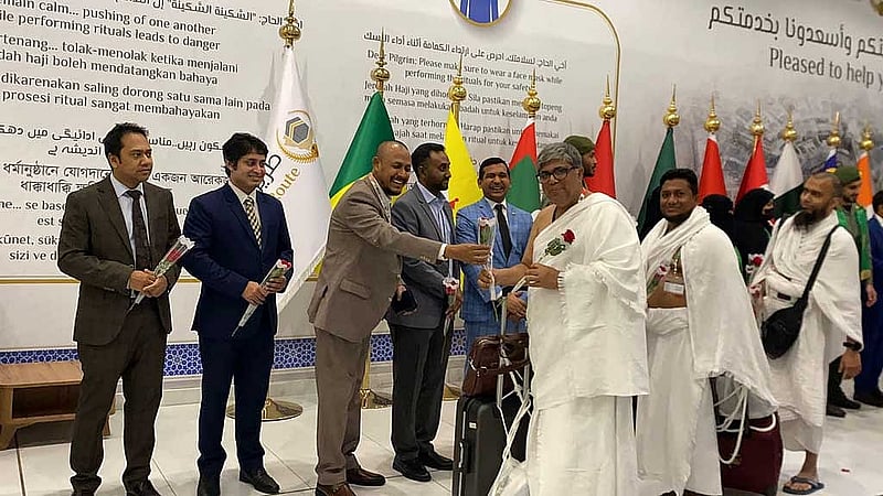 Over 41,000 Bangladeshis reach Saudi Arabia for Hajj, 7 pilgrims die