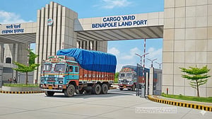 Benapole port halts trade for Eid-e-Miladunnabi, but passenger crossing continues