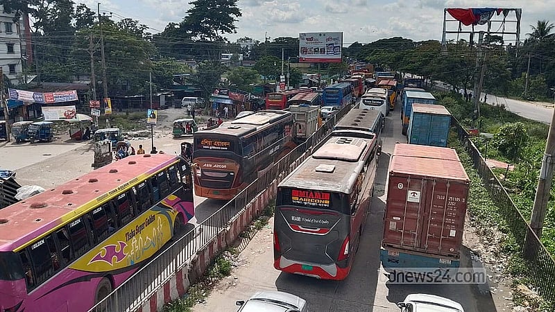 Heart patient ‘dies’ after being trapped for hours en route to Dhaka in highway tailback