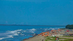 Tourist dies after falling into sea during parasailing in Cox’s Bazar