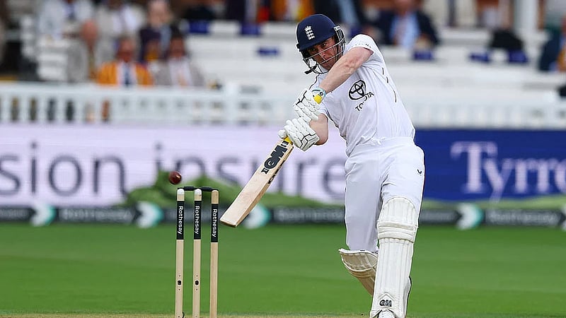 Lawrence half-century propels England towards victory over Pakistan