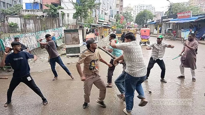 5 injured as Chhatra Dal, Shibir clash over speech at Narayanganj event