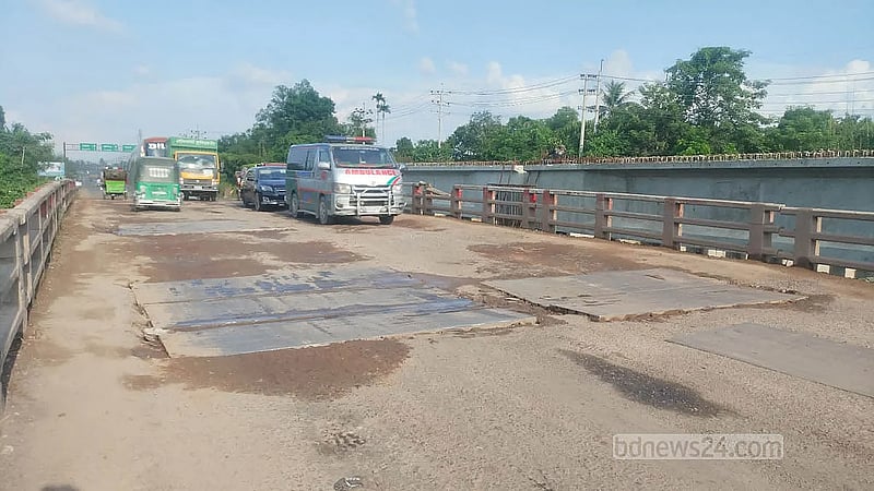 Damaged Baraicha-Khamarer Char bridge leads to gridlock on Dhaka-Sylhet highway