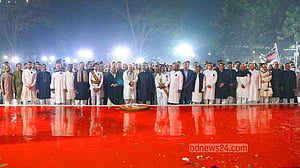 Chief justice pays tribute at Shaheed Minar