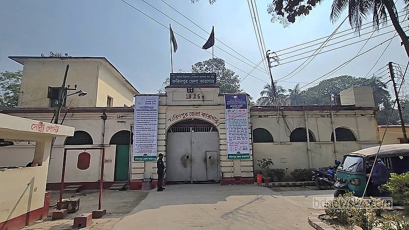 Three imprisoned candidates contest in national election