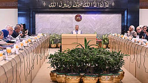 Interim government reveals advisors’ asset details before election