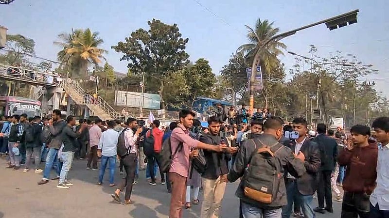 Dhaka Central University ordinance: Students block Science Lab, Technical intersections