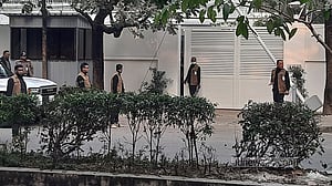 Police detain six outside PM’s Gulshan home after ignoring security warnings