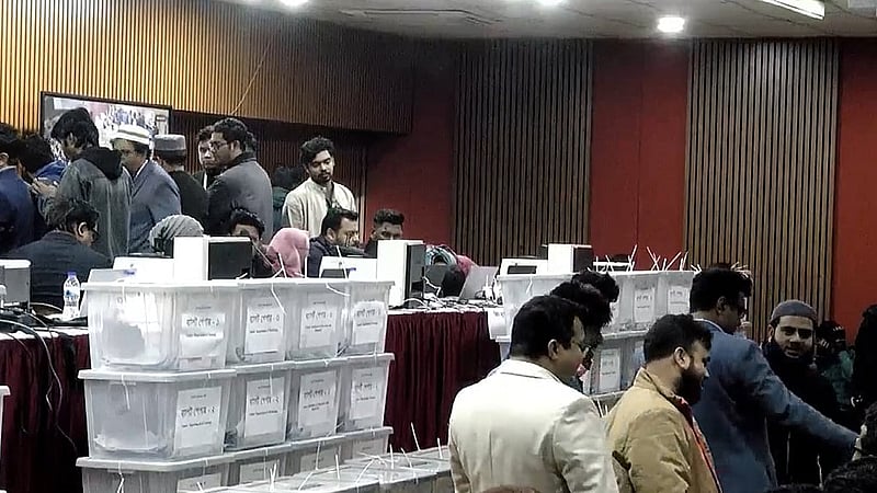 Early results show neck-and-neck race for JnUCSU VP