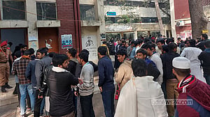 Queues grow towards end of JnUCSU polls, but no extension announced