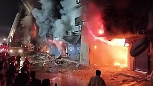 6 die in a fire at shopping mall in Pakistan’s Karachi