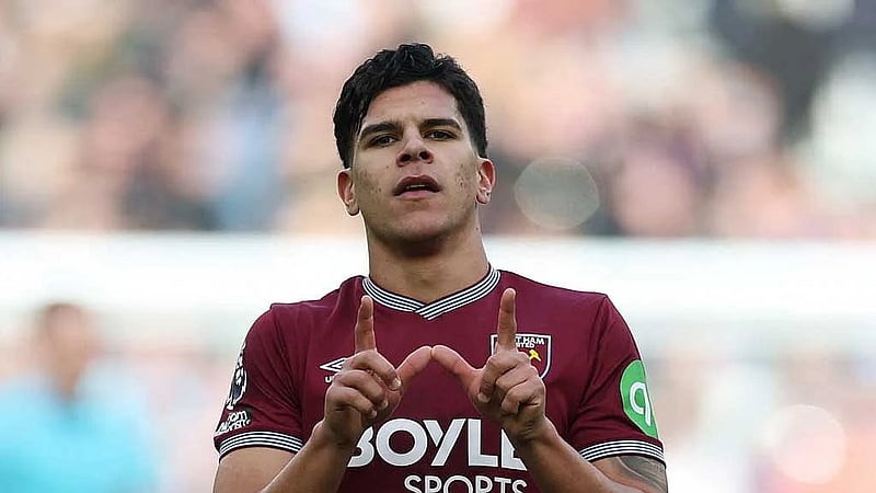Spurs sign Fernandes from West Ham