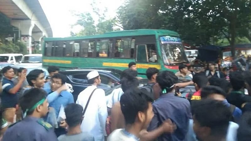 HSC candidates block Shahbagh as calls grow for education minister's resignation