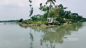 River erosion cuts off Jhalakathi village, turns it into island