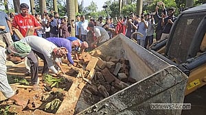 Authorities demolish illegal structures, including ‘prayer site’, at Suhrawardy Udyan