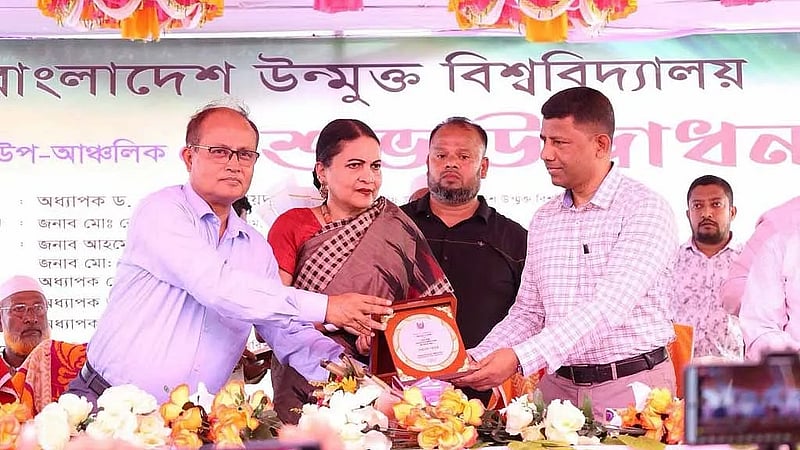 DU VC's 'BNP associate' lands job as 'assistant photographer'