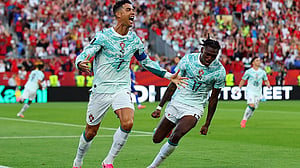 Ronaldo penalty, Ramos stoppage-time strike send Portugal past Croatia into last 16