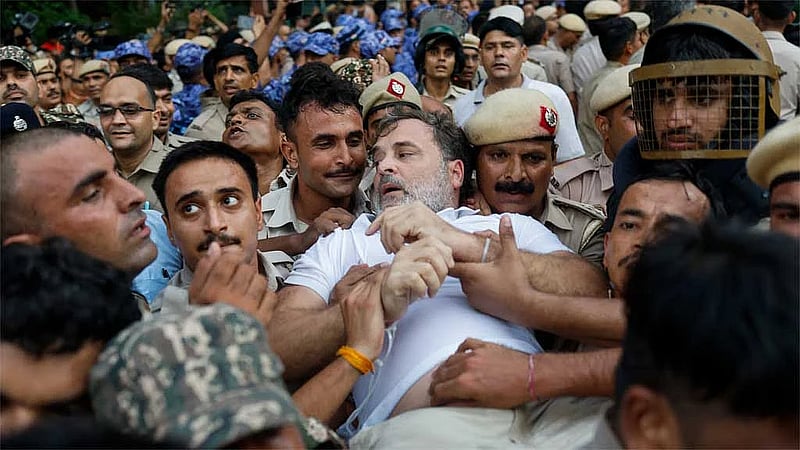 Rahul, Priyanka Gandhi released after detention from protest near Modi's residence: NDTV
