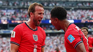Bellingham and Kane shine as England sink Panama to top group