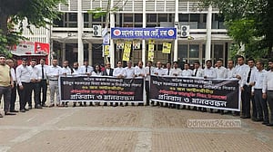 Pro-Awami League lawyers demand trial of Yunus on anniversary of their prison release