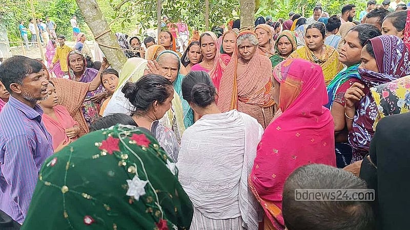 Woman hacks her 95-year-old mother to death in Manikganj, asks others to call police