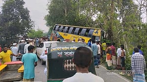 Three die as bus hits autovan in Sirajganj