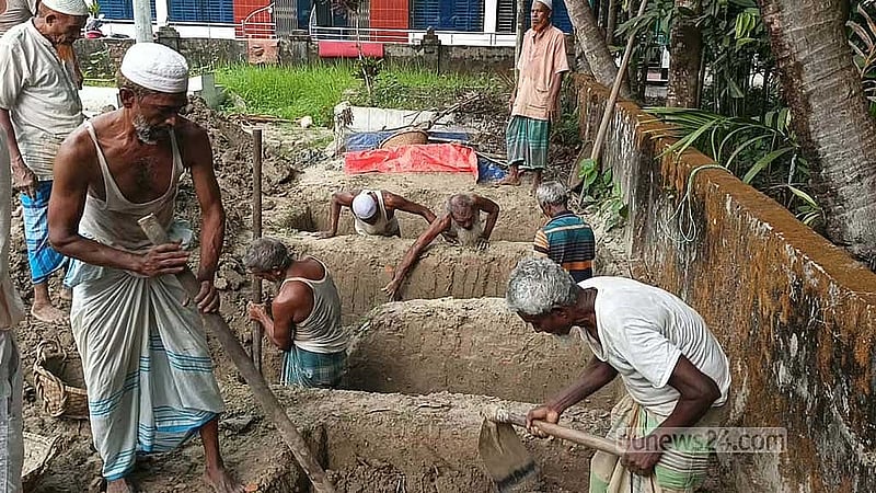 Family of 4 wiped out in Cumilla road accident laid to rest in Lakshmipur