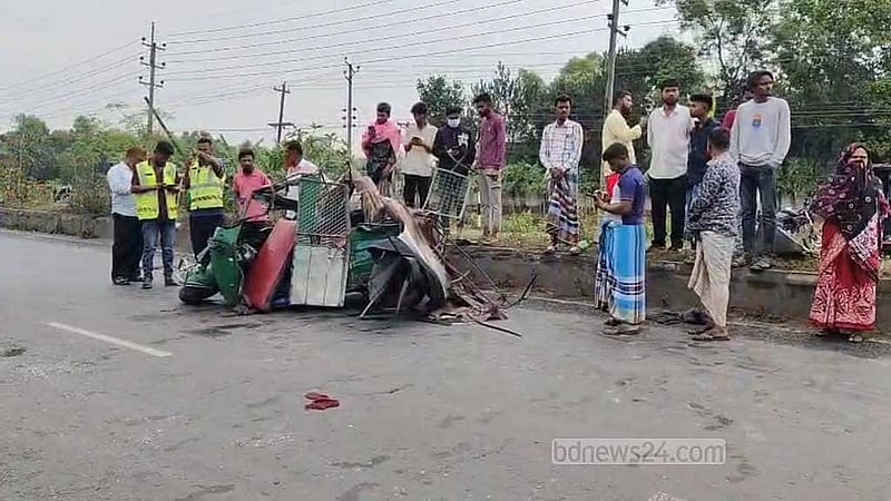 2 killed as bus crashes into electric pole in Mymensingh's Bhaluka