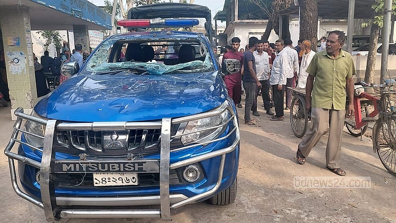 17 hurt as officers, journalists attacked during crackdown on Teesta stone extraction