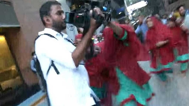 Journalists photographing Ad-din Hospital ‘bakery’ attacked