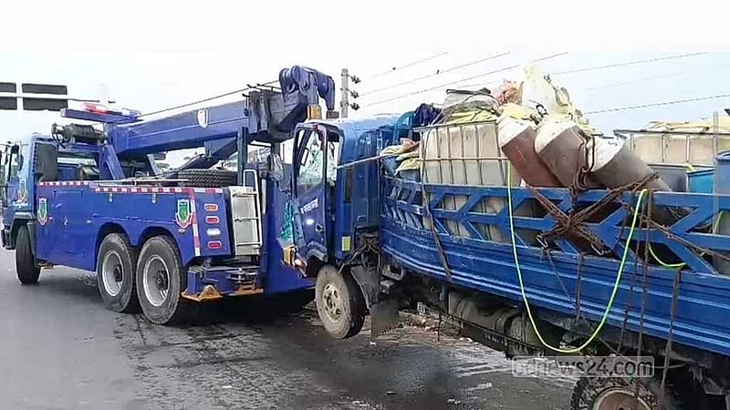 Two die as one truck hits another on Dhaka–Bhanga Expressway in Faridpur