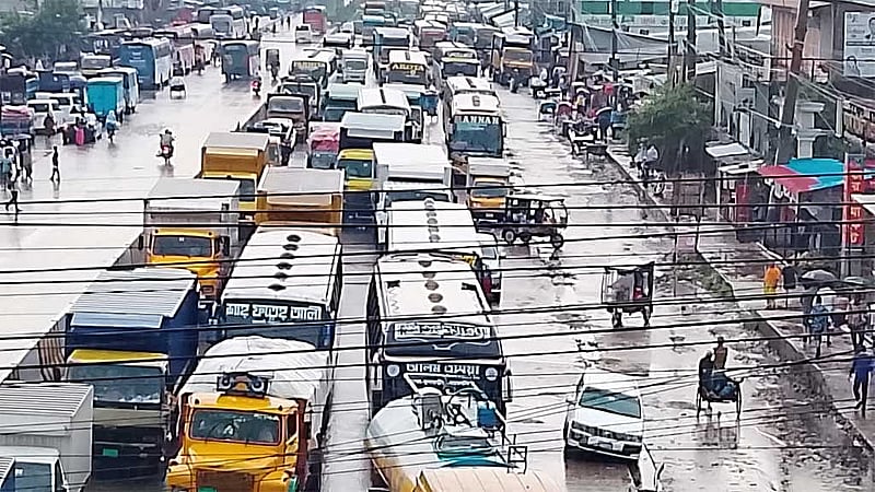 Garment factory holidays trigger 15km tailback centring Gazipur’s Chandra