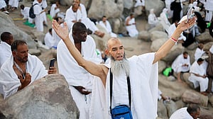 Sounds of "Labbaik" fill Arafat grounds