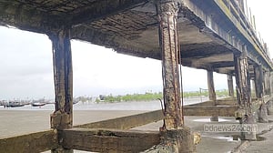 Neglected for 22 years, Teknaf's Shah Porir Dwip jetty becomes increasingly unsafe