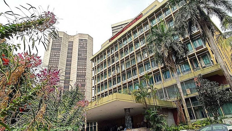 Bangladesh Bank restricts foreign travel for officials until national election