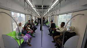 DMTCL urges passengers to wear masks on metro rail amid global COVID surge
