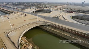 Metro rail work to partially demolish Purbachal Expressway