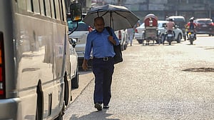 Dhaka swelters as mild heatwave spreads across 14 districts