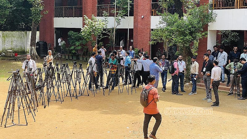EC bans rallies, processions in polling zones from Tuesday morning