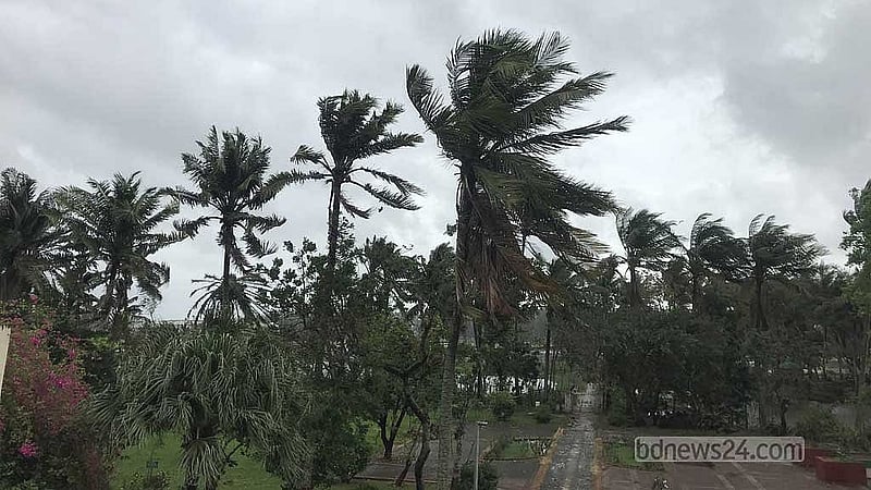 Deep depression makes landfall, bringing rain and gusty winds