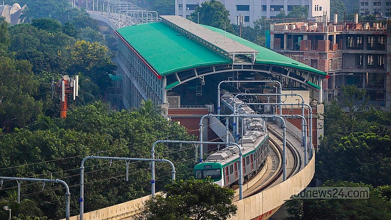 Dhaka Metro link briefly suspended after drone falls on tracks in Uttara