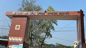 Assistant to bus driver dies after falling off moving bus in Noakhali
