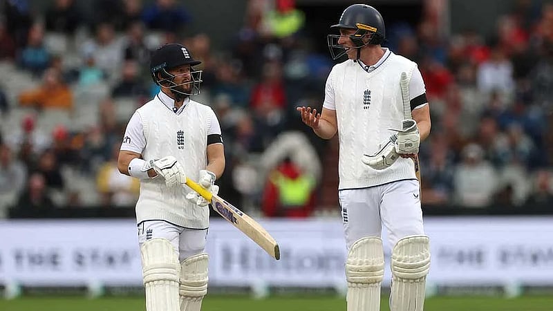 England trail Sri Lanka by 214 on day one after bad light stops play