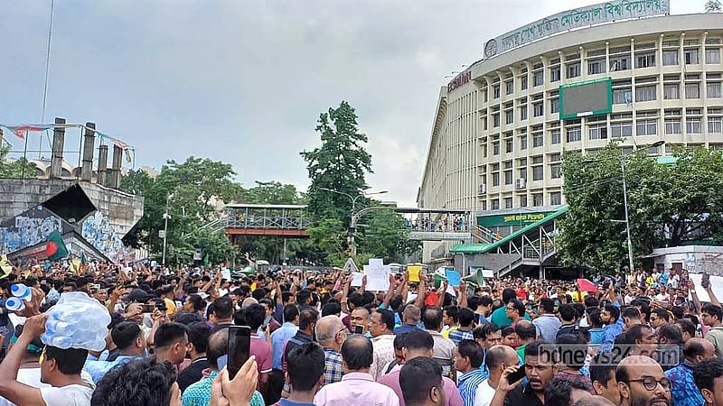 Protesters gather at Shahbagh again over attacks on the Hindu community