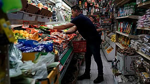 Long lines at the food pantry: Inflation tests Trump’s base in Michigan