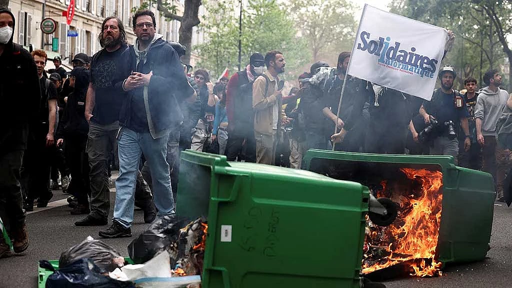 Riot Botan Riot police, protesters clash in Paris during May Day protests