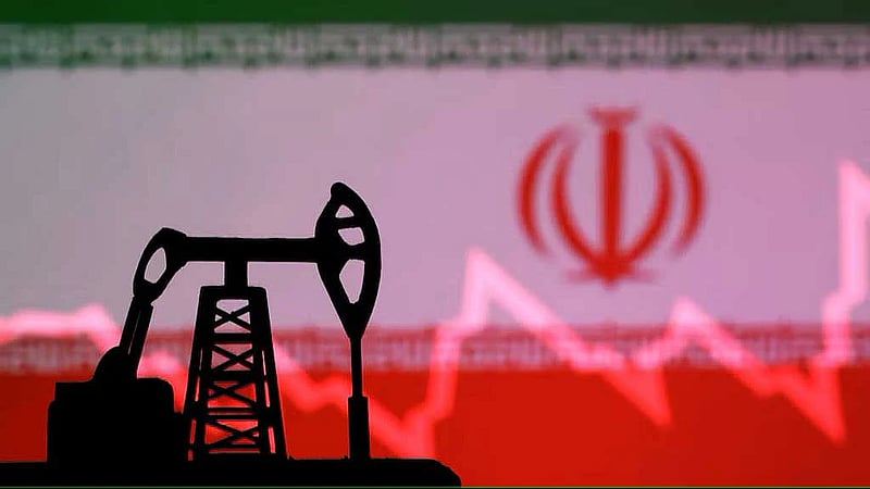 Oil climbs after Iran's president dies, Saudi flags issue with king's health