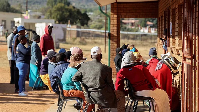 South Africans vote in most competitive election since end of apartheid