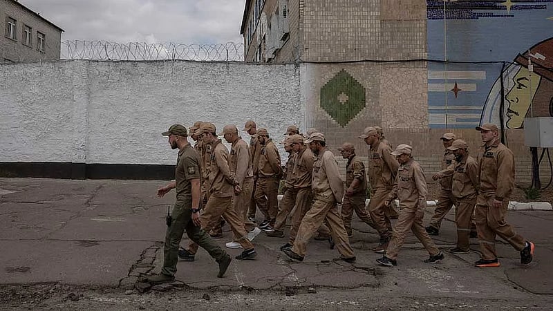 Thousands of Ukrainian prisoners apply to join army in return for parole